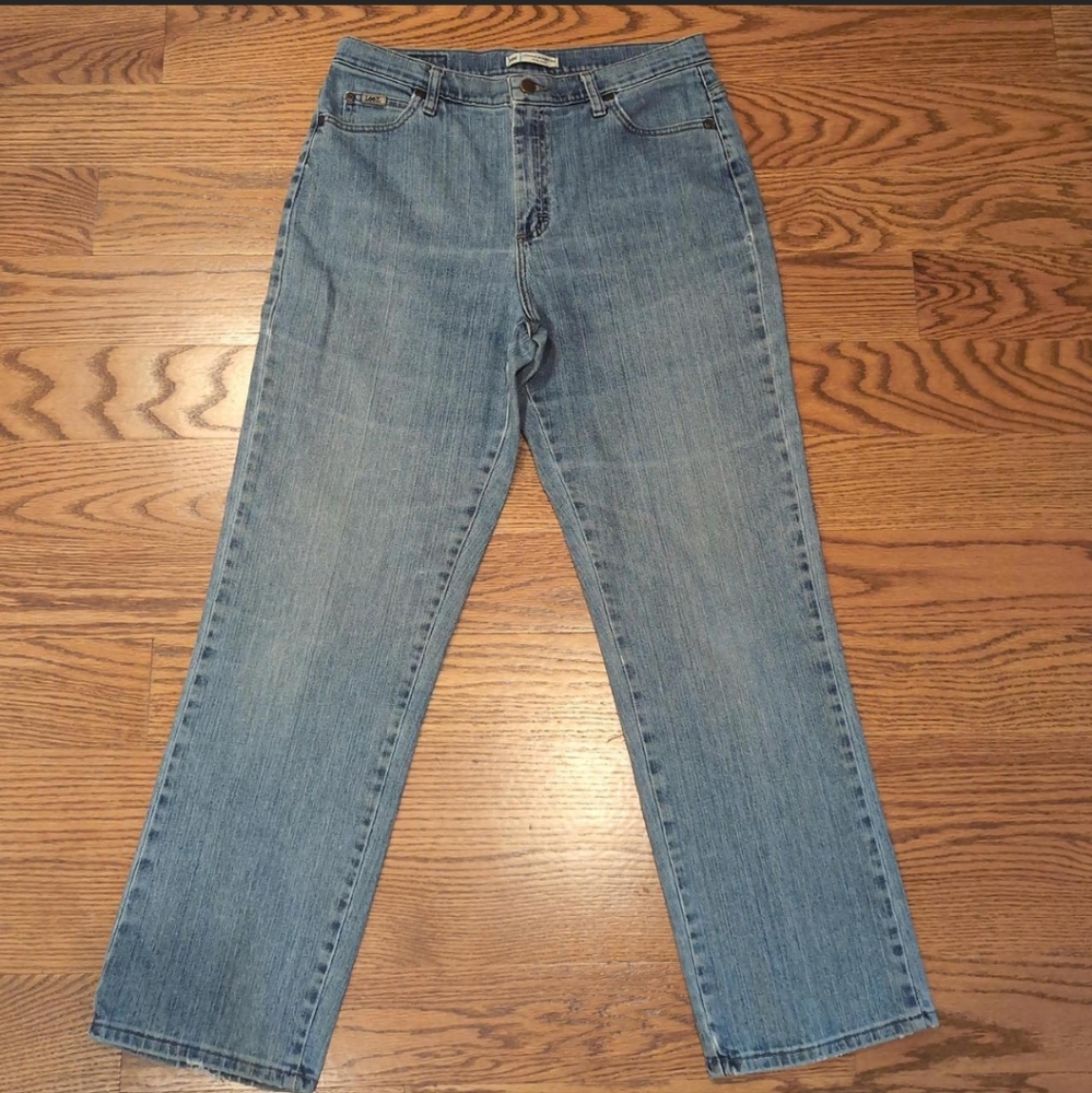 Lee Denim Jeans Lighter washRelaxed Straight leg at the waist Size 12 medium